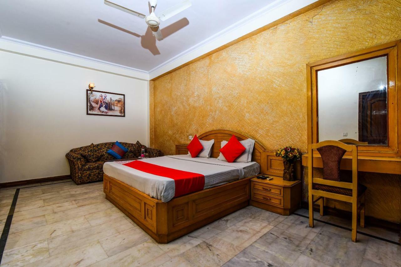 Rahul Palace By Golden Tree Near Metro Station And Ajmal Khan Market New Delhi Exterior photo